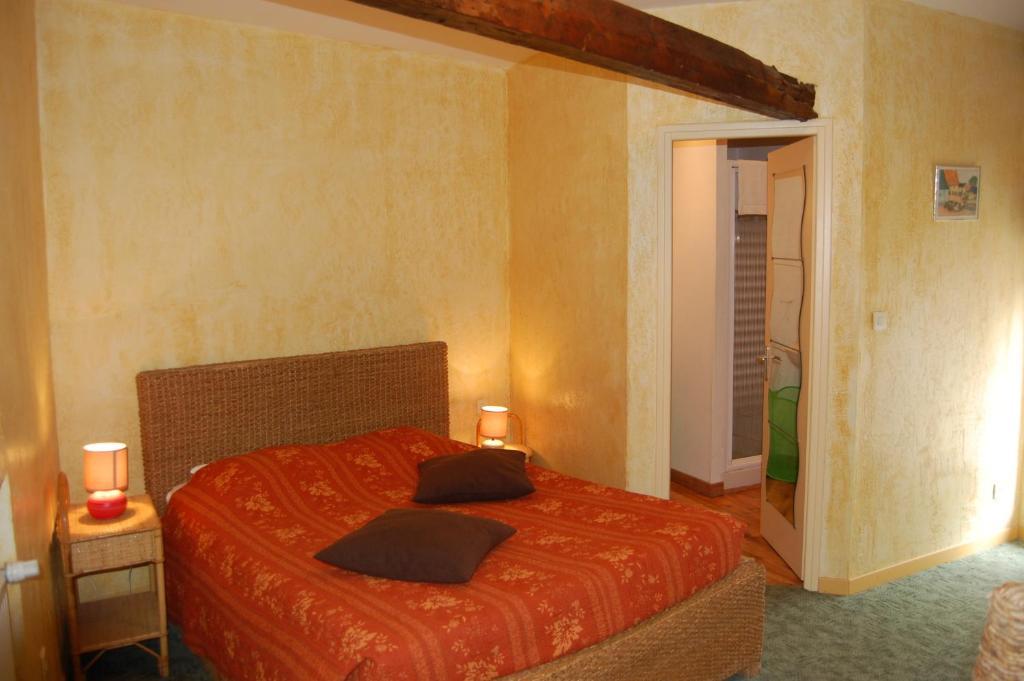 Auberge Du Bord Des Eaux - Demi-Pension Assuree Sur Reservation Saint-Amand-les-Eaux Room photo