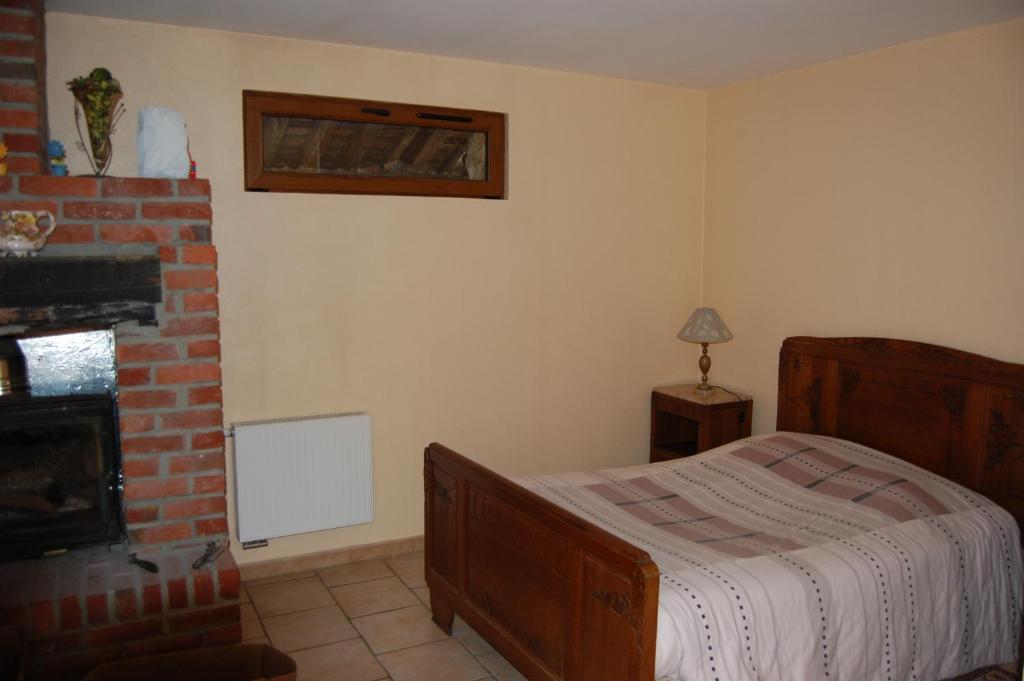Auberge Du Bord Des Eaux - Demi-Pension Assuree Sur Reservation Saint-Amand-les-Eaux Room photo
